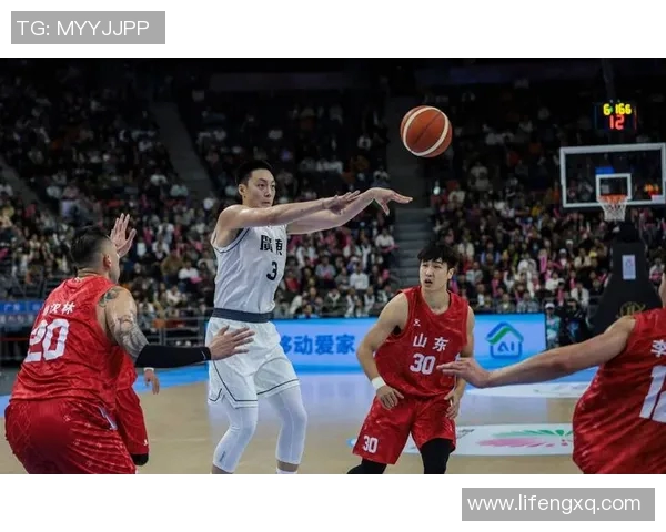 2015年11月1日CBA精彩对决广东队迎战山东队全场回顾与精彩瞬间分析